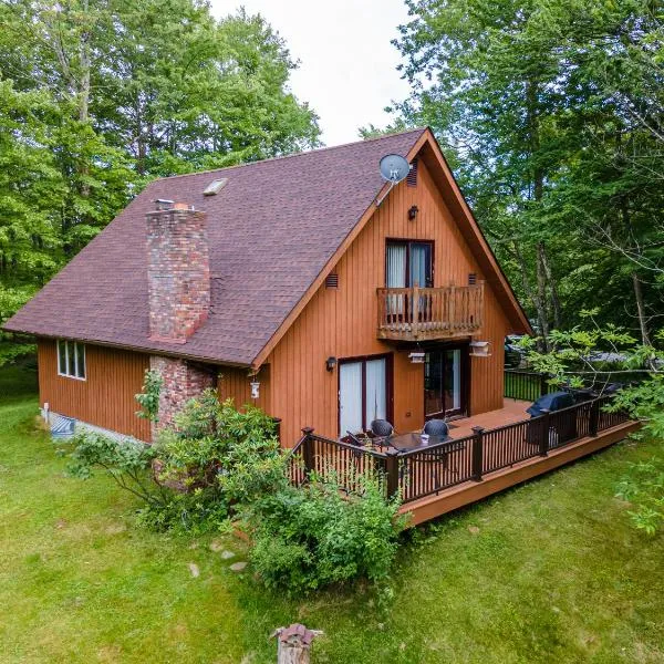 Bluebird Manor on the Water, 2 Acres & Amenities, hotel v destinaci Liberty