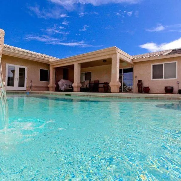 PRIVATE VIEW ON THE LAKE SIDE OF 95! Sleeps 16, hotel v destinaci Lake Havasu City