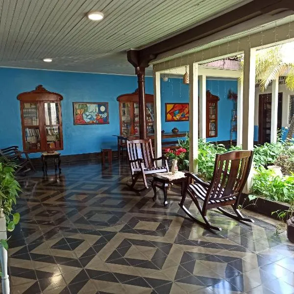 Hostal Harvest House, hotel in León
