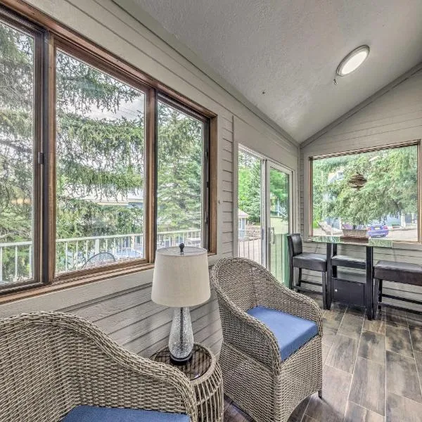 Dreamy, Family-Friendly Cloudcroft Townhome!, hotel in Cloudcroft