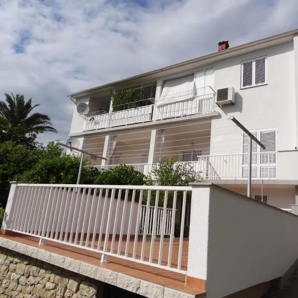 Apartments with parking space Rab - 16359, hotel in Banjol