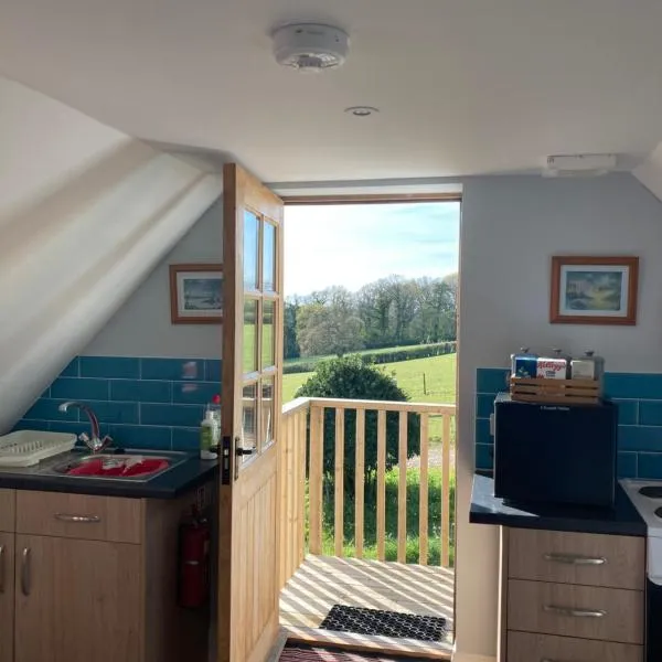 Barn Flat overlooking beautiful Dorset vale, hotel en Evershot