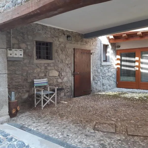 Mountain Lodge, hotel i Villa Santina