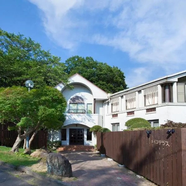 Izu Ippeki Lake Lakeside Terrace, hotel in Ito