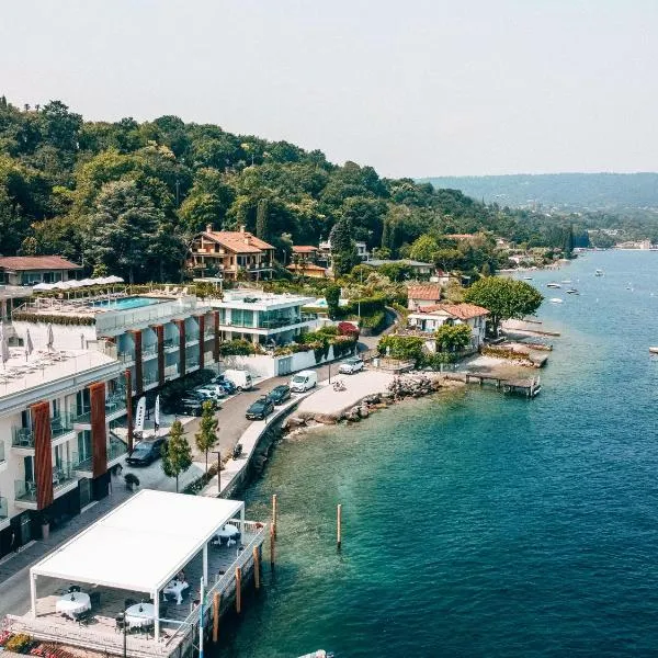 Ah Porticcioli Boutique Apartments, hotel v destinaci San Felice del Benaco
