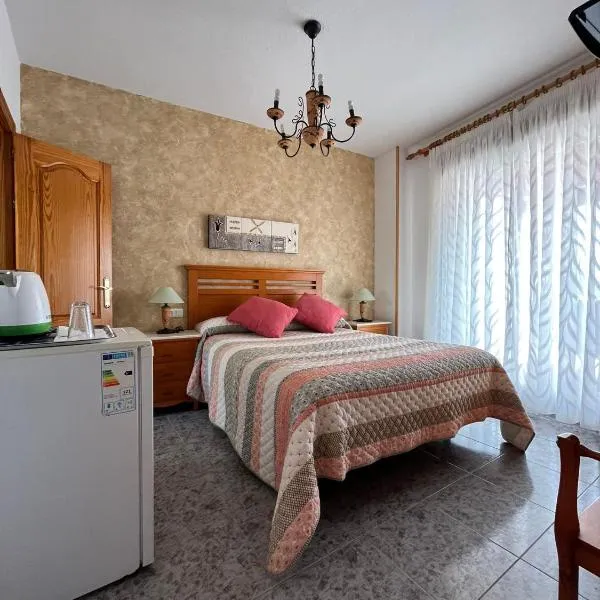 Pensión Mari Carmen, hotel v destinácii Salobreña