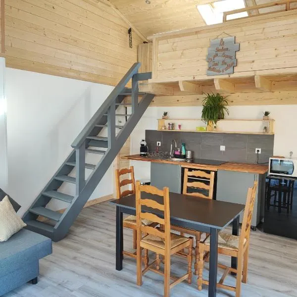 Petit Coin de Bonheur studio Neuf avec terrasse et parking privé à 5mins du Centre-ville – hotel w mieście La Mure