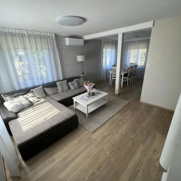 VillaVõru, SAUNA, GARDEN, BARBECUE, PLAYHOUSE and AIR CONDITIONING, hotel in Võru