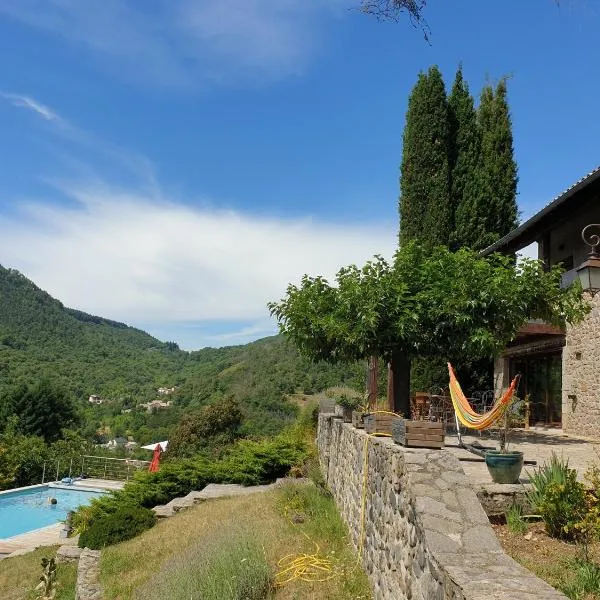 Là-Haut "Maison d'hôtes", hotel in Saint-Julien-du-Gua