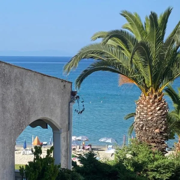 FRANKI SIVIRI BEACH VIEW, hotel in Siviri
