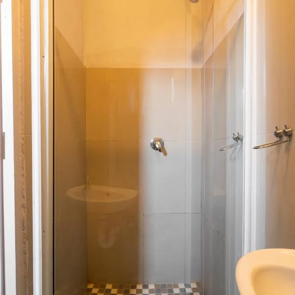 Hasate Guest House ,4 st james street Oakdale Belliville Cape Town South Africa, hotel in Kaapstad