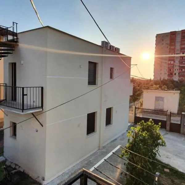 ALIKO's peaceful house, close to bus terminal, hotel v destinaci Tirana