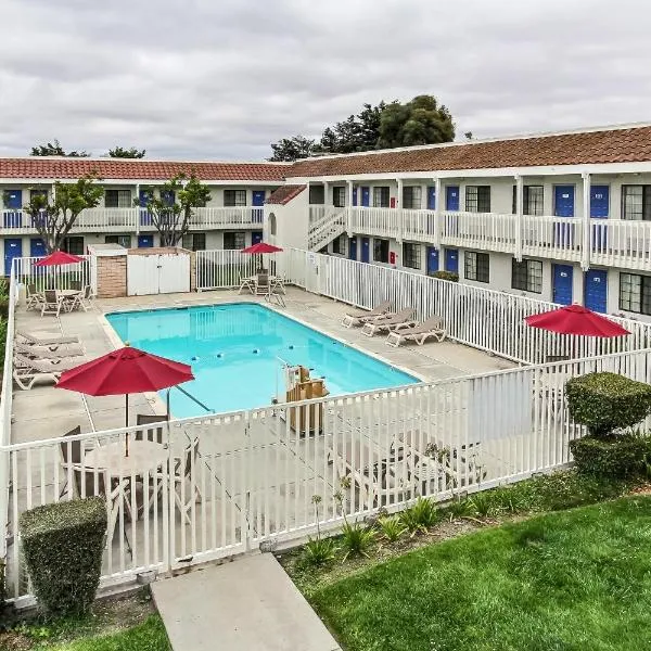 Motel 6-Salinas, CA - North Monterey Area, khách sạn ở Salinas