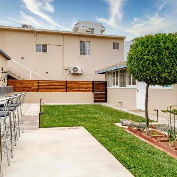 Seaside Adventure Lodging, hotel in Ensenada