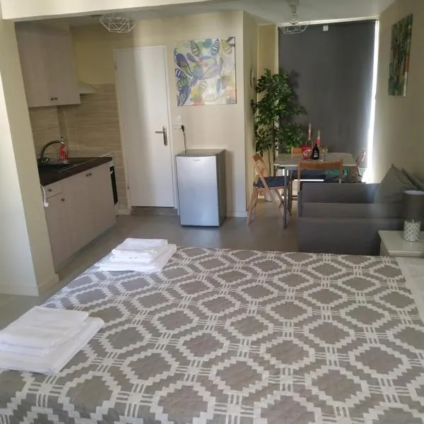 Gerry's Place, hotel in Agios Rokkos