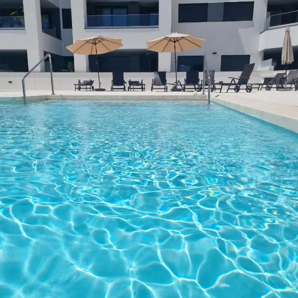TOPLAGE Marbella Neubau Luxus-Apartment, Strand und Altstadt in Minuten zu Fuss, Hotel in Marbella