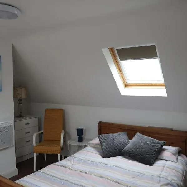 Cosy Loft situated on shores of Lough Neagh、Milltownのホテル