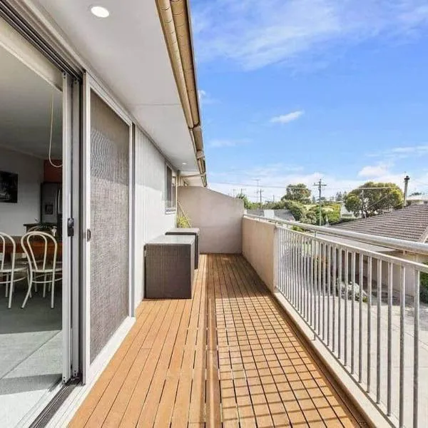 Peacehaven on Orton Street- 350m to the beach!, hotell i Ocean Grove