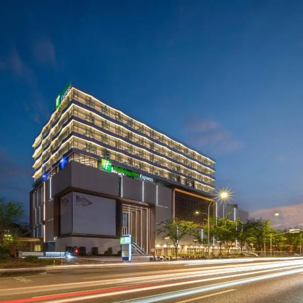 Holiday Inn Express Shanghai Qingpu New City by IHG, hotel v Šanghaji