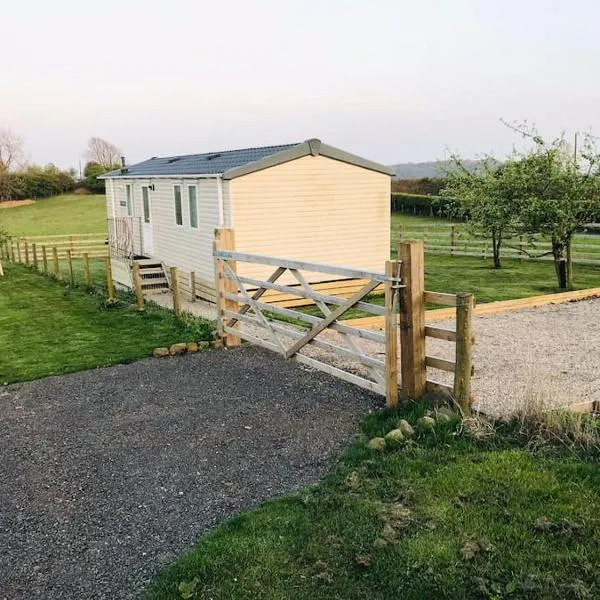 Plum Tree Lodge Set in 2 acres of Private Land, hótel í Coundon