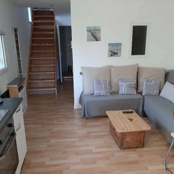 LOCATION APPART 45 M² - 2 CH AVEC JARDIN PRIVATIF, hotel in Gailhan