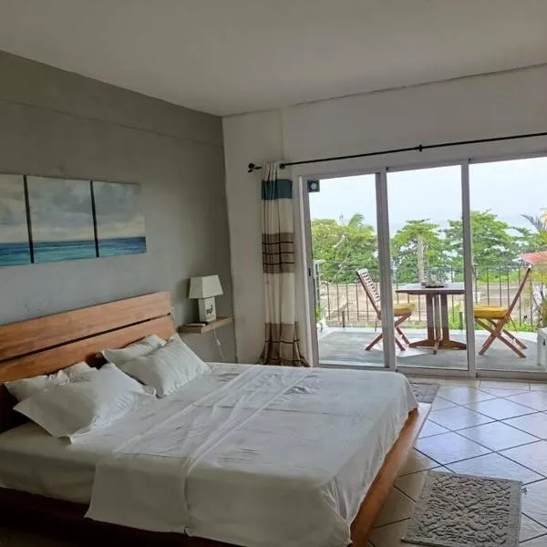Surf house holidays, hotel in Baie du Cap