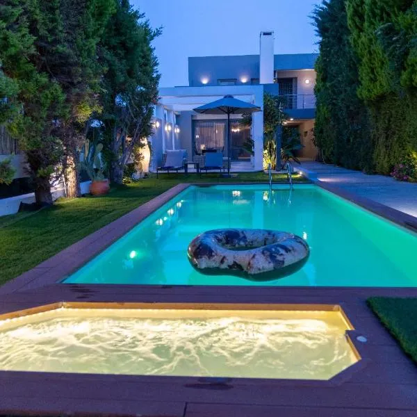 Luxury Villa Hestia Grey with Private Pool, hotel v mestu Rethymno