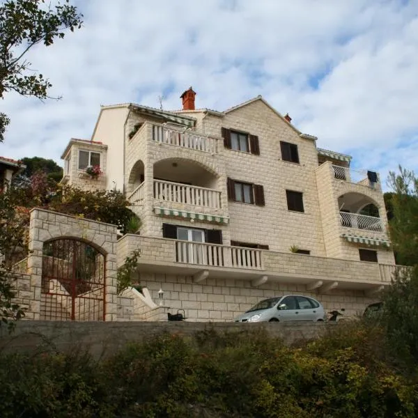 Apartments with parking space Postira, Brac - 727, hotel en Postira