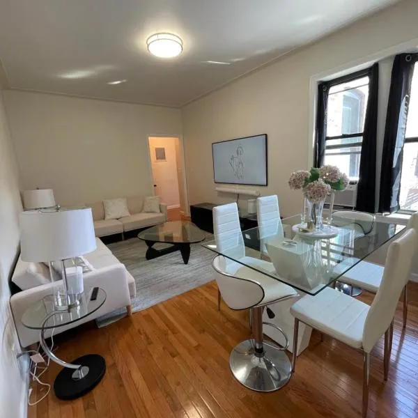 1BR Apt in Sunnyside 15 min to Manhattan, ξενοδοχείο σε Woodside