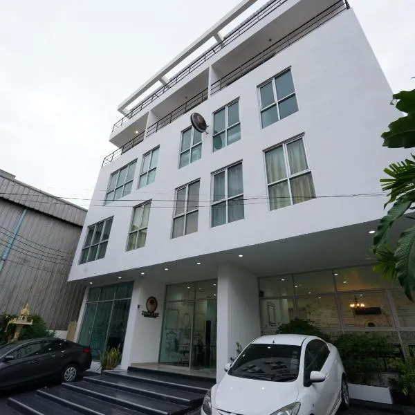 RQ Bangkok Sukhumvit 50 by Collection O, hotel v destinaci Amphoe Phra Khanong