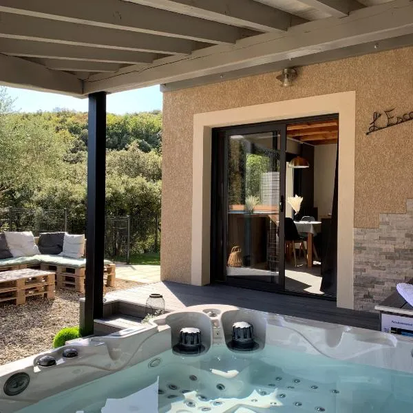 L'escapade - Chambre d'hôtes de charme avec Spa et piscine en Cévennes, hôtel à Laval-Pradel