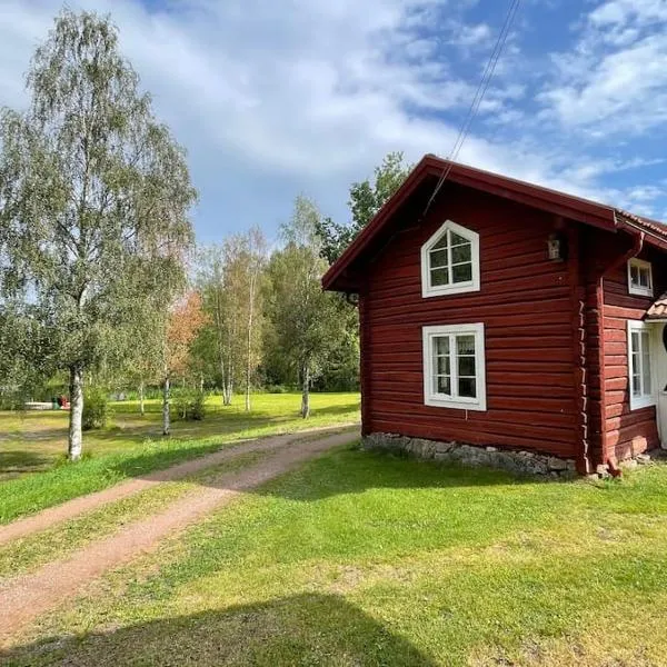 Dalastuga med tillgång till badplats, hótel í Dala-Floda