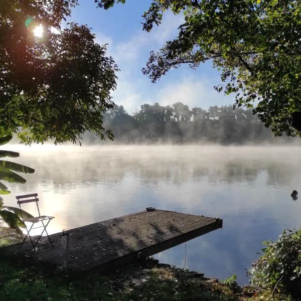 Aux Rives de la Courtade, hotelli kohteessa Rivières