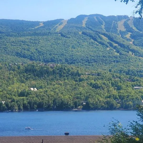 Beautiful suite with superb mountain view., hotel v destinaci Mont-Tremblant