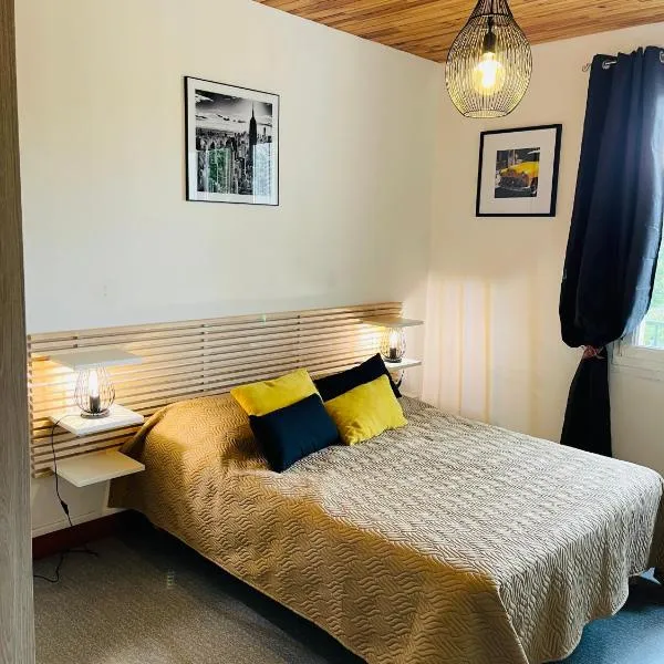 Studio COSY avec parking et wifi gratuit: Sainte-Marie-du-Bois şehrinde bir otel