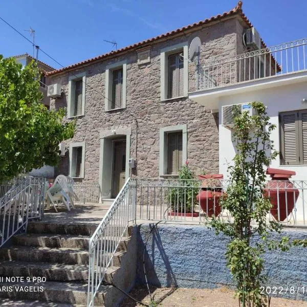 Traditional village house, hotel en Mantamádos