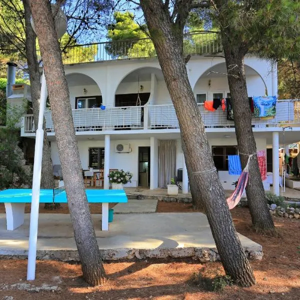Apartments by the sea Balica Rat, Omis - 1065, hotel in Omiš