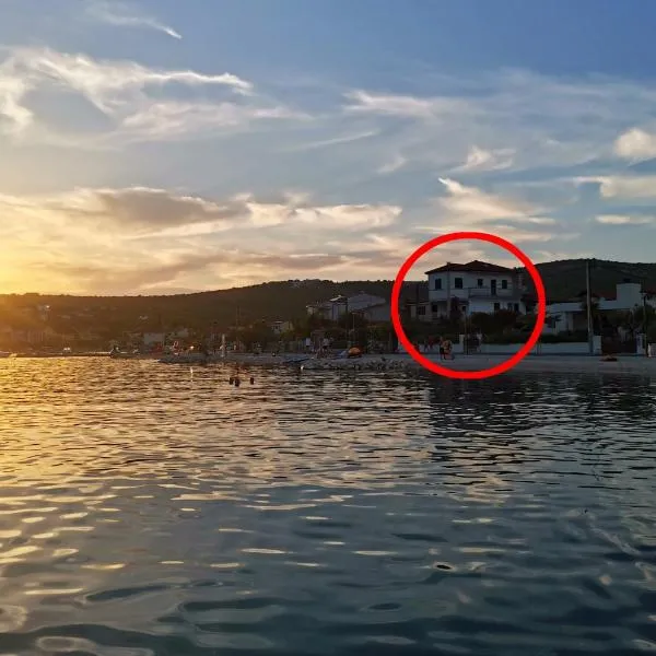 Apartments by the sea Vinisce, Trogir - 4288, hotel a Vinišće