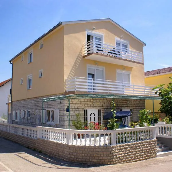 Apartments with a parking space Vodice - 4172, hotel in Vodice