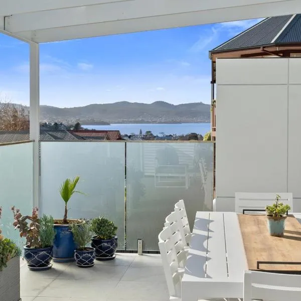 Lord Street Villa - Spacious Comfort & River Views, ξενοδοχείο στο Χόμπαρτ