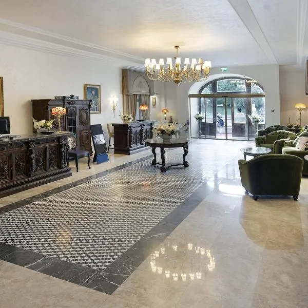ホテル カライマン（Hotel Caraiman）、シナイアのホテル