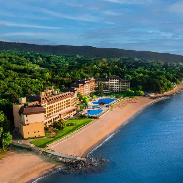 HVD Riviera Beach Ultra All Inclusive & Mineral Pool - Private Beach & Free Parking, hotel in Golden Sands