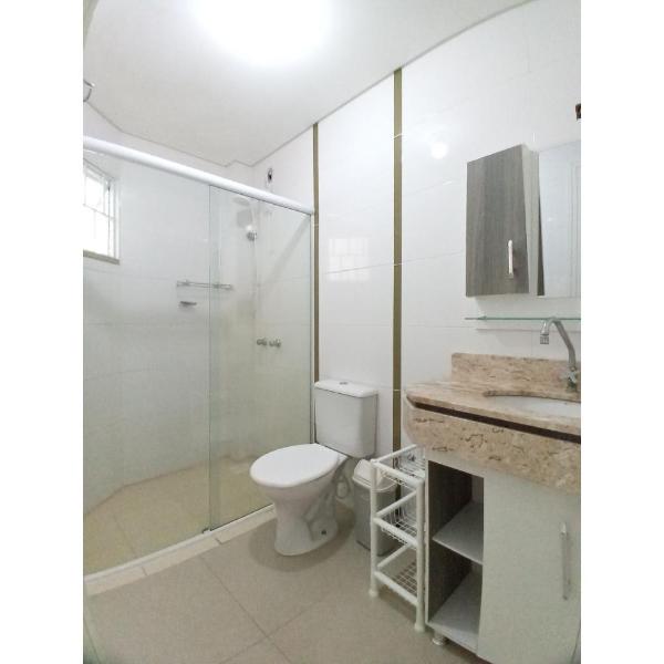 AR-001 Apartamento espaçoso com pátio privativo, excelente localização central - Foto 3