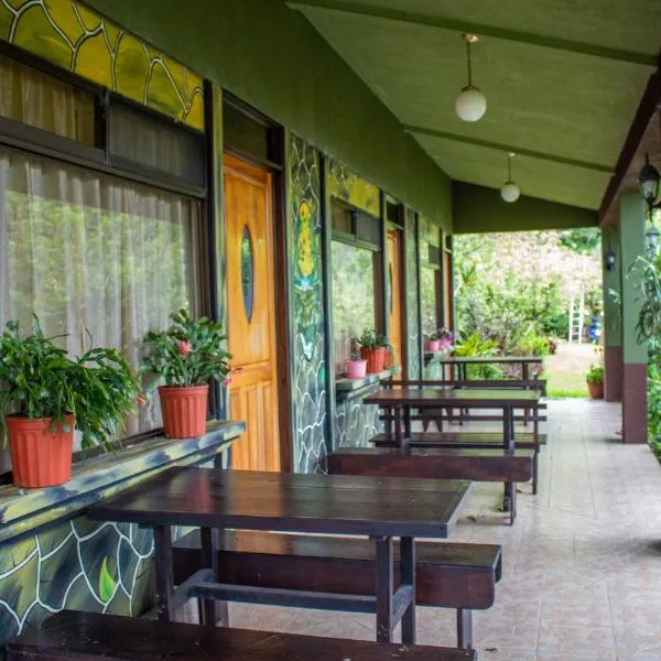 Cabinas las Manzanas Bed y Breakfast, hotel v destinaci Copey