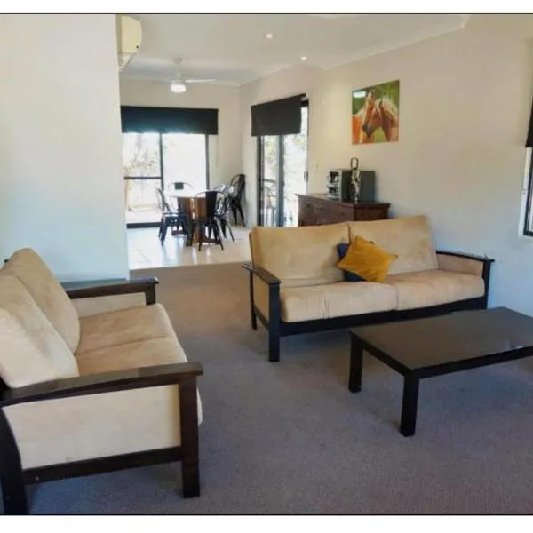 The Ningaloo breeze villa 6, hotel in Exmouth