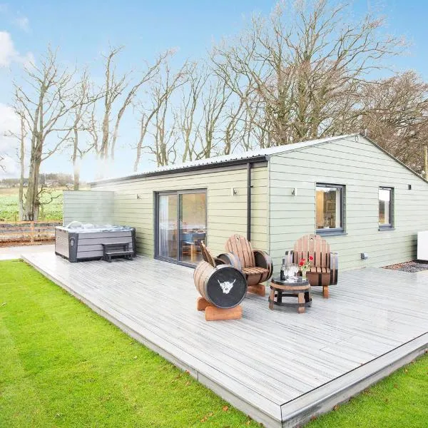 Shiphorns luxury cabin with a hot tub, hotel v destinaci Eddleston