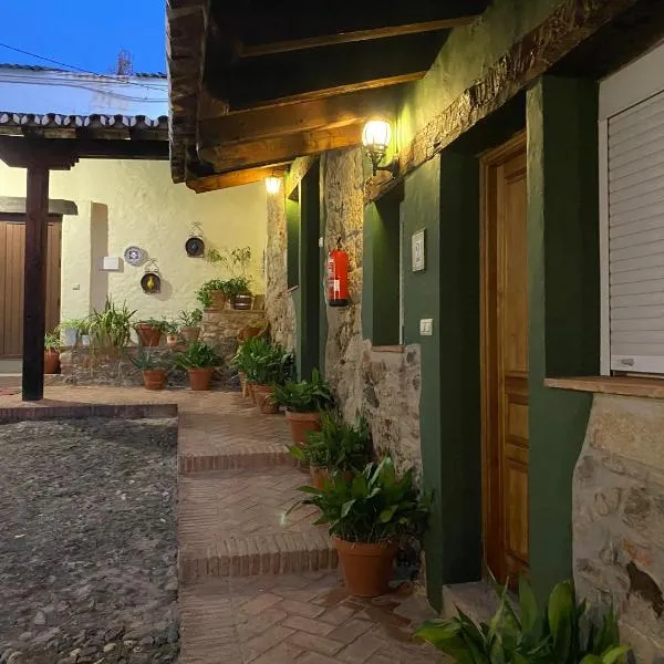 CASA RURAL EL OLIVO, hotel v destinaci Logrosán