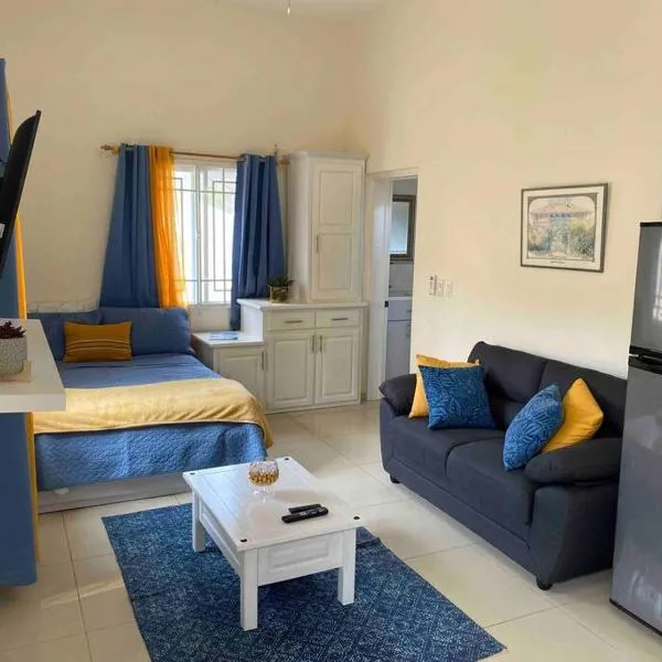 Cozy Studio Apartment in Quiet Neighborhood!, hotel in Philipsburg