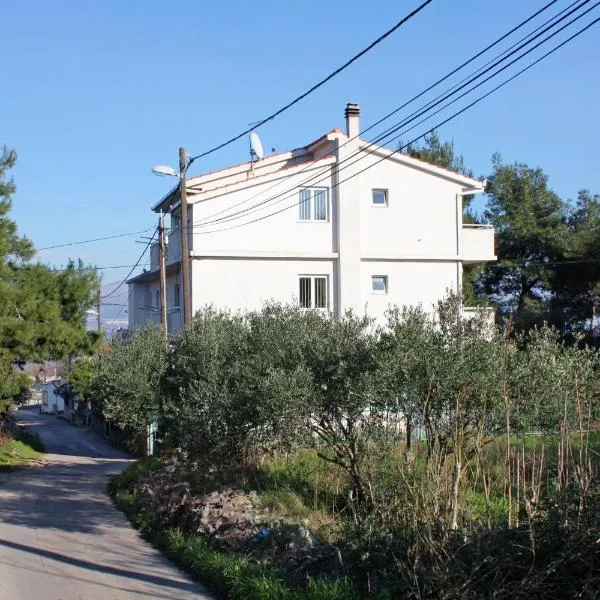 Apartments with parking space Slatine, Ciovo - 5999, hôtel à Slatine