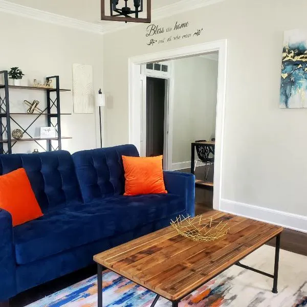 Spacious Centrally Located 3 Bed 2 Bath - Sleeps 8, hotel v destinaci Montgomery